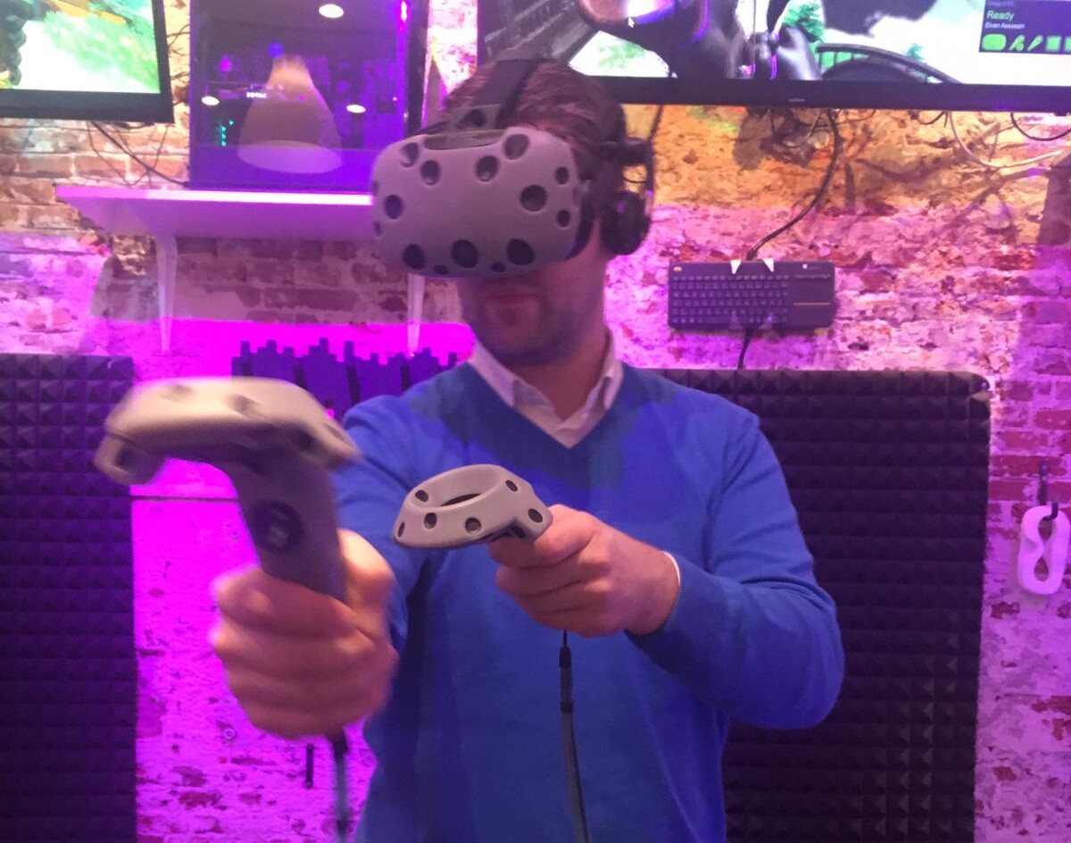 Jeroen van Ark playing virtual games